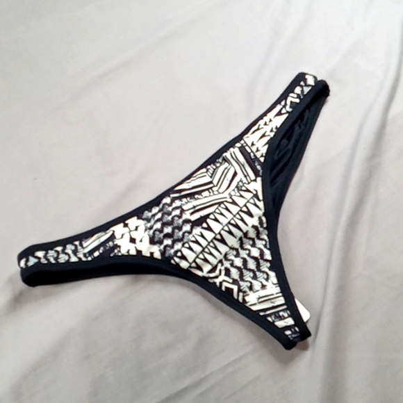 L Space Bikini Bottom Women SMALL Cruisewear Resort New  BLACK WHITE ITSY CUT - Picture 2 of 7